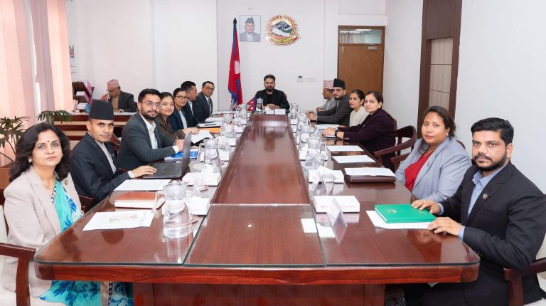 balen-cabinet_05RZHQw9Mn