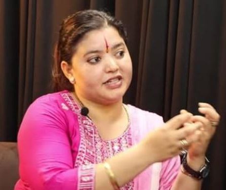 roshani-nepali_cM5T2pu2Dq